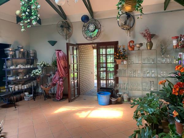 1 115  m² Commercial space