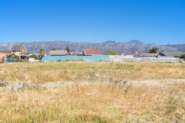 496 m² Land