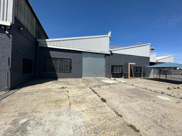 1 240  m² Industrial space