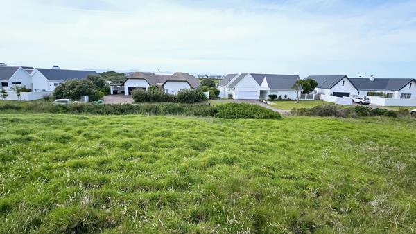 2 135 m² Land