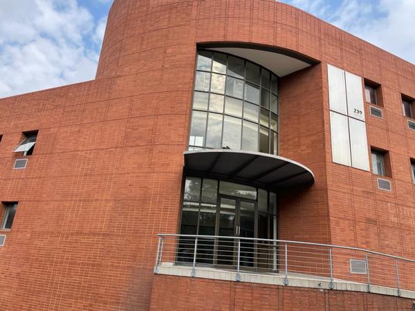 2 037  m² Commercial space