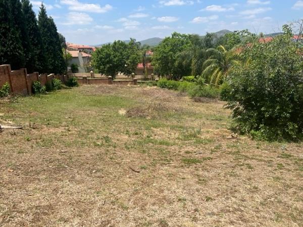 1 018 m² Land