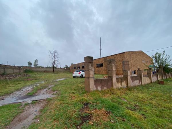 1 100  m² Industrial space