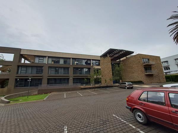 792  m² Commercial space