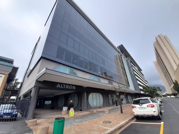 765  m² Commercial space