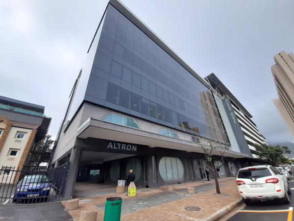 946 m² Commercial space