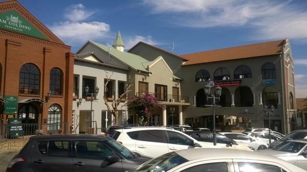 93  m² Commercial space