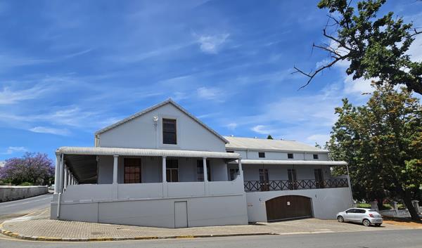 200  m² Commercial space