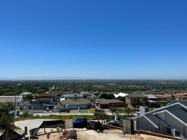 615 m² Land