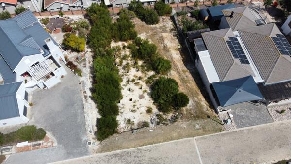 775 m² Land