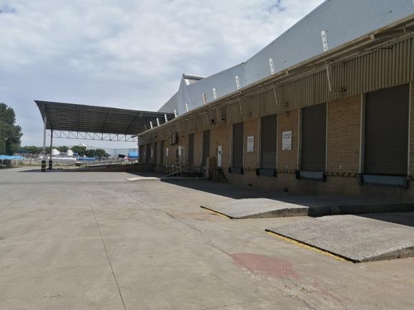 7 811  m² Commercial space