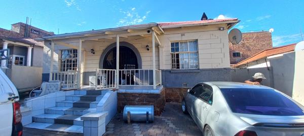 8 Bedroom House
