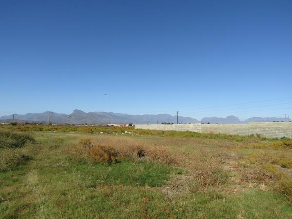 3 136 m² Land