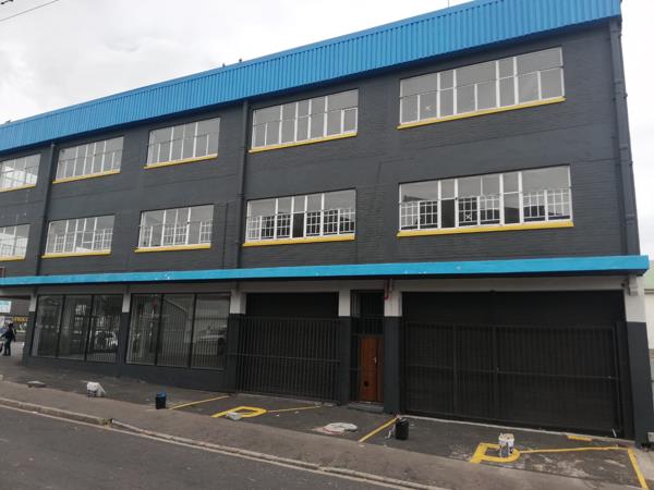 2 450  m² Commercial space