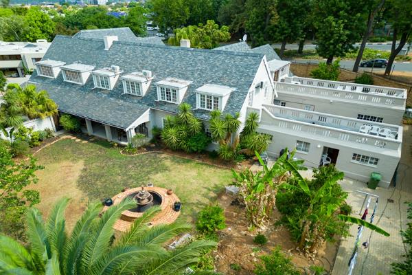 9 Bedroom House