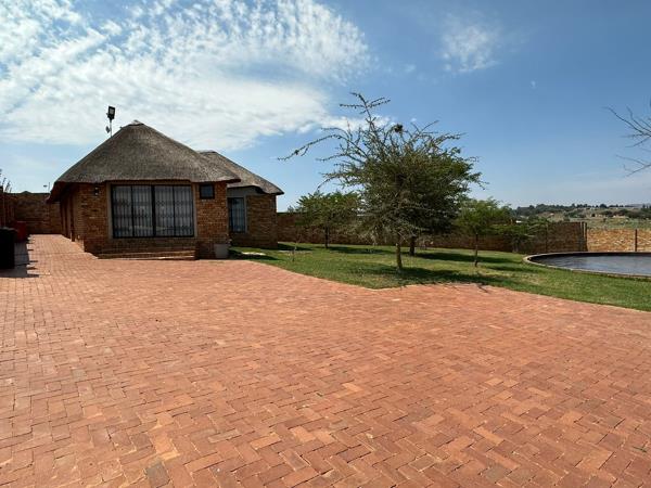 128  m² Commercial space