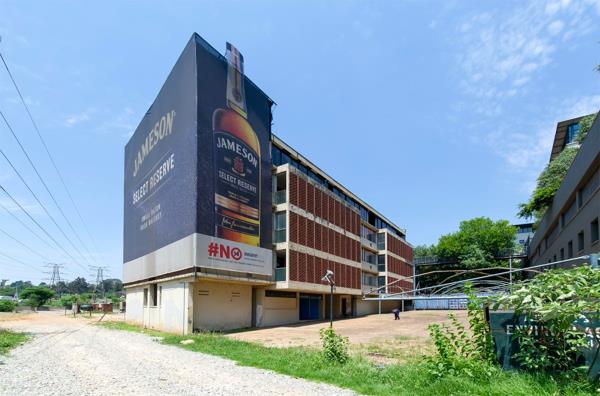 2 300 m² Commercial space