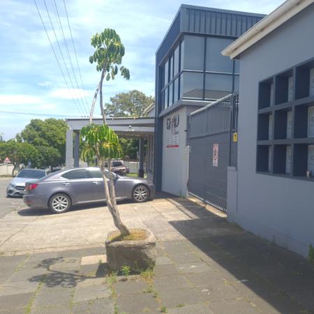 888  m² Retail Space