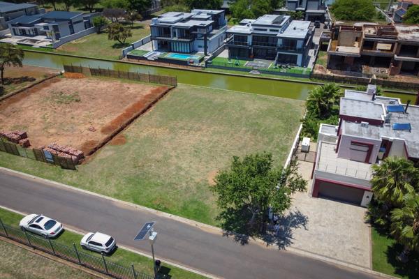 878 m² Land