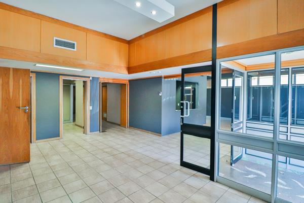 844  m² Commercial space