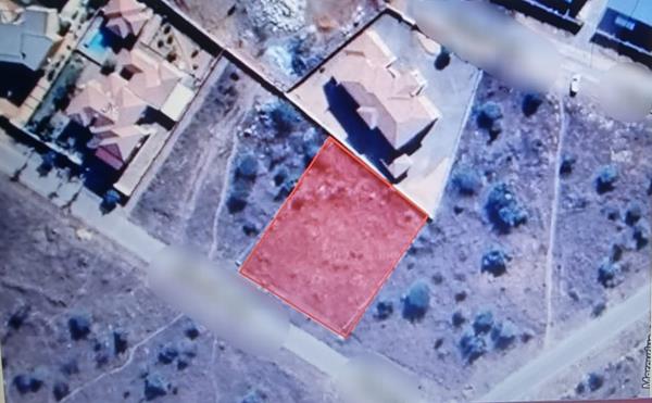 1 438 m² Land