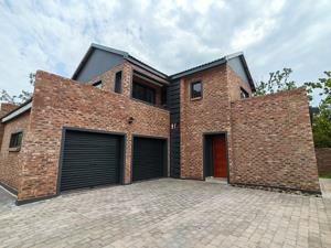 House in Van Der Hoff Park