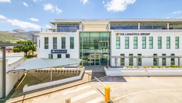 566  m² Office Space