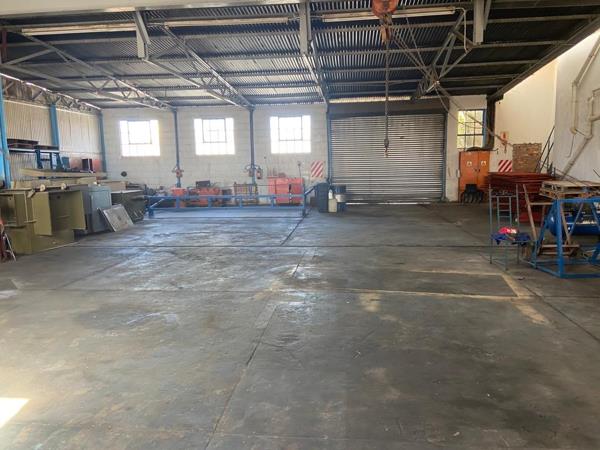 1 800  m² Industrial space