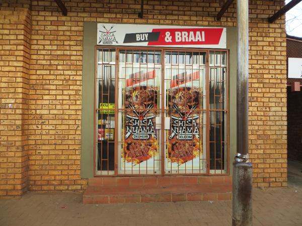 1 833  m² Retail Space