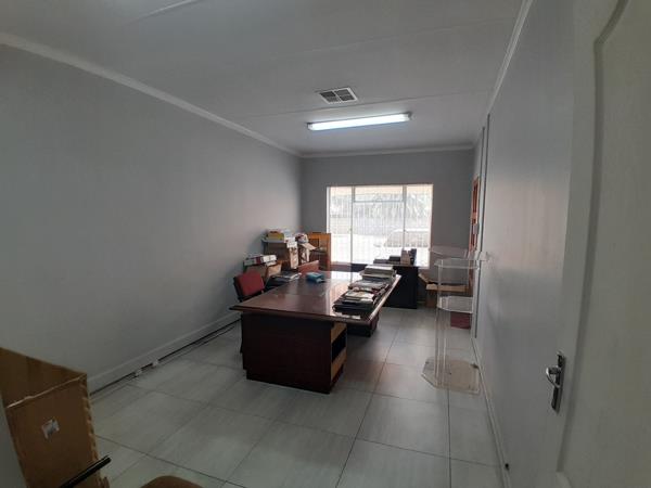 100  m² Commercial space