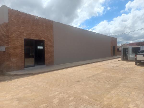 400  m² Retail Space