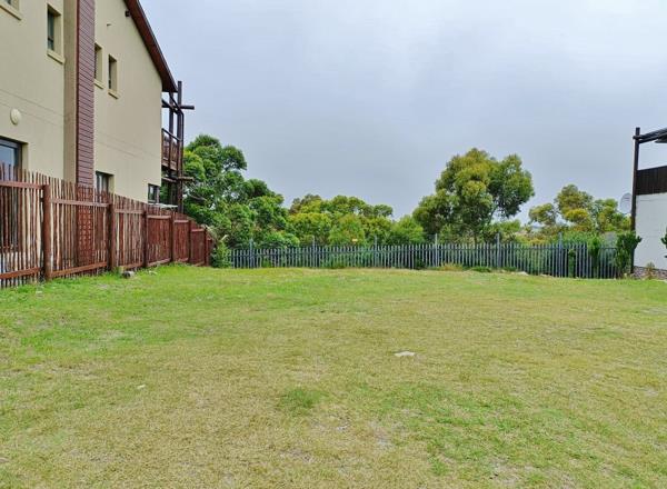 332 m² Land