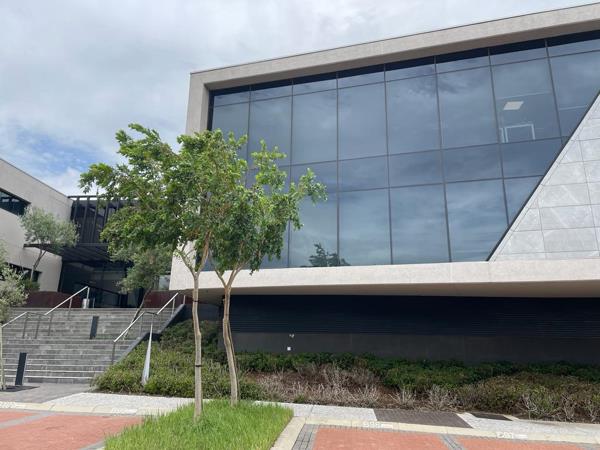 674 m² Commercial space