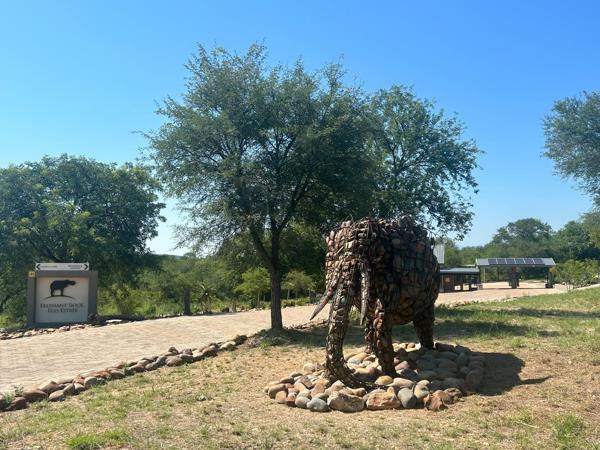 2 400 m² Land