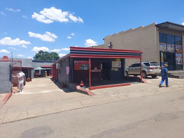 955  m² Commercial space