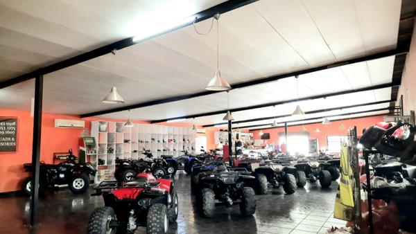 2 050  m² Commercial space