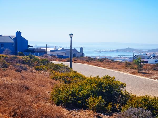 750 m² Land