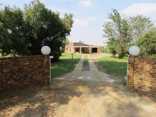 8.6 ha Smallholding