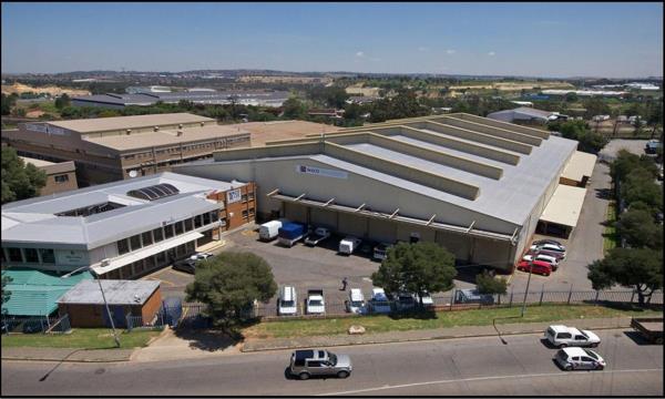 9 000  m² Industrial space