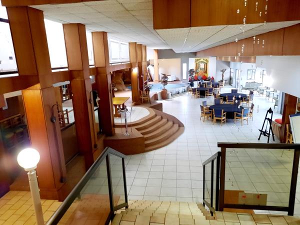 2 000  m² Commercial space