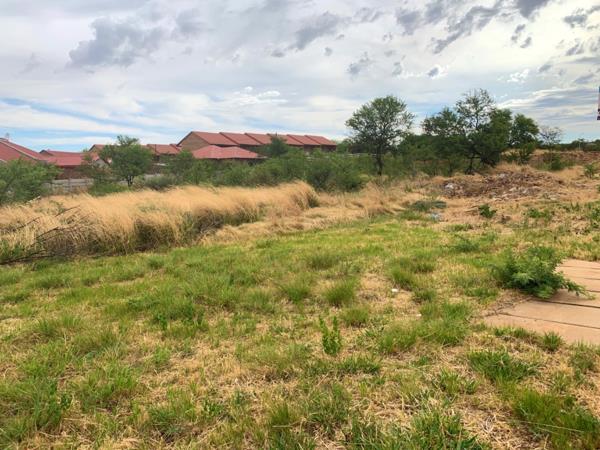 1 931 m² Land