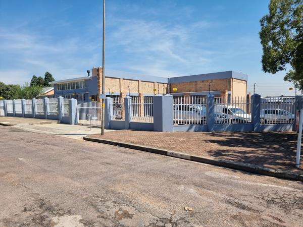 986 m² Commercial space