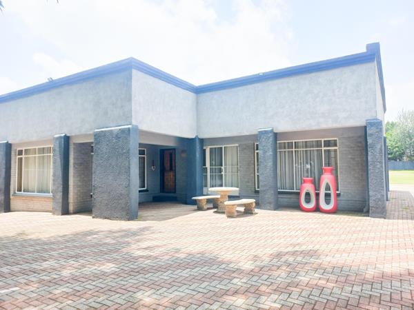 6 Bedroom House