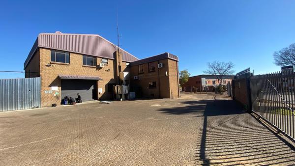 706  m² Industrial space