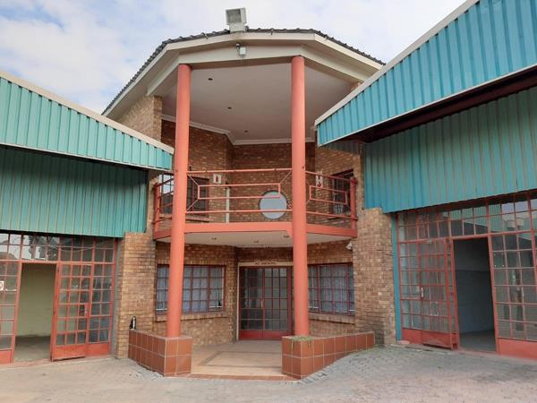 1 100  m² Industrial space