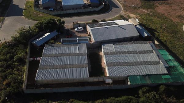 871  m² Commercial space