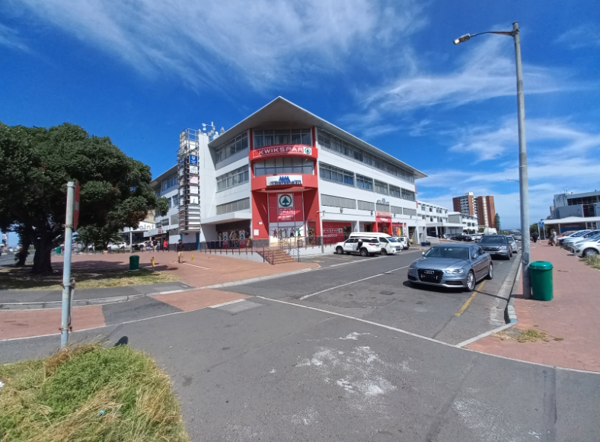 563  m² Commercial space