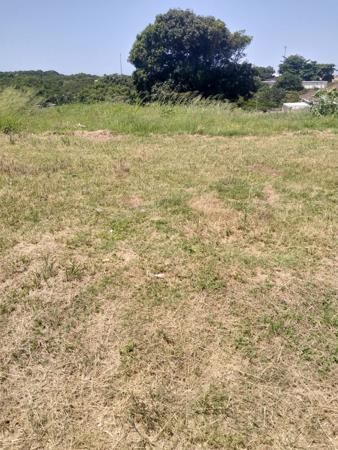 1 050 m² Land