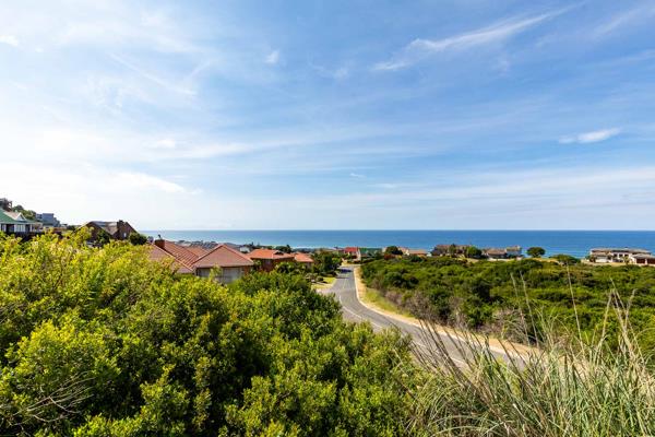 1 008 m² Land