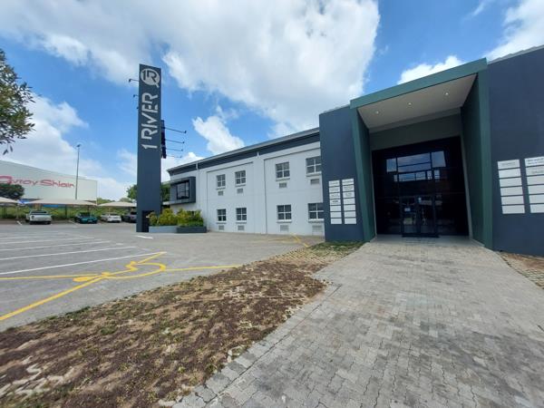 586 m² Office Space